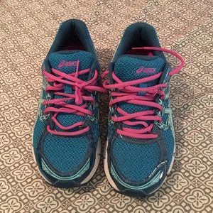 ASICS tennis shoes - worn once!